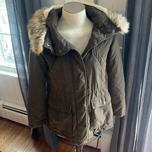 DKNY Women’s Green Winter Jacket with full zip and buttons Faux fur hood, Size S